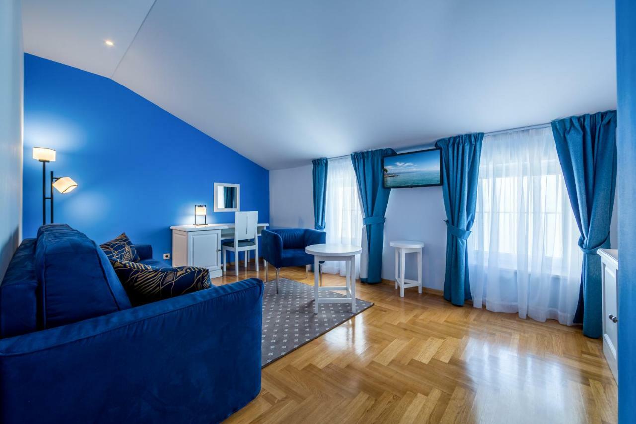 Domino Hotel