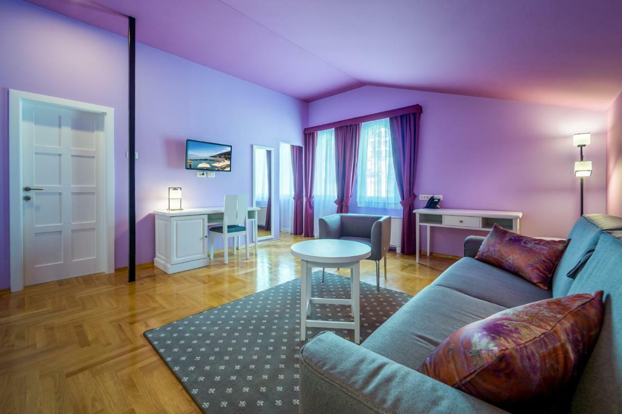 Domino Hotel