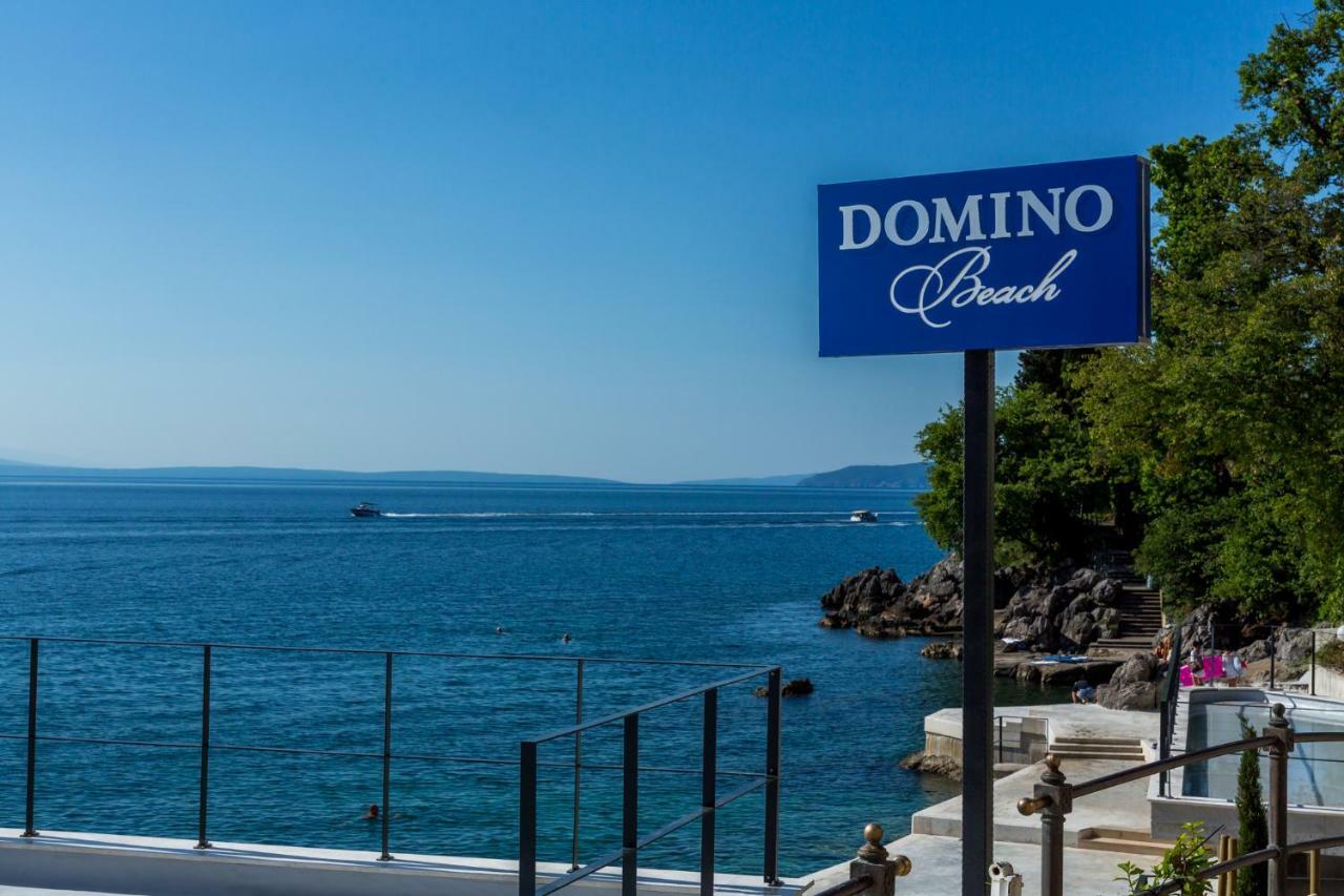 Domino 4*
